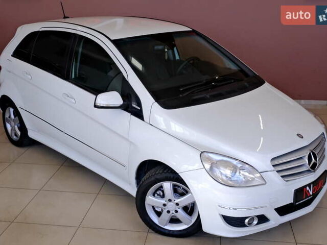 Белый Мерседес Б-класс, объемом двигателя 2 л и пробегом 170 тыс. км за 6900 $, фото 5 на Automoto.ua