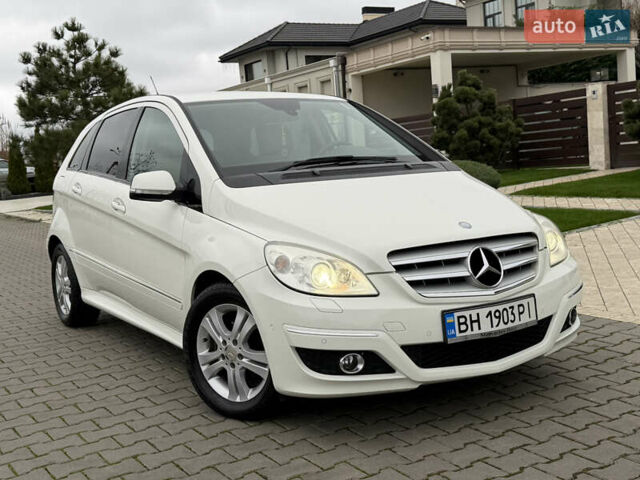 Белый Мерседес Б-класс, объемом двигателя 1.7 л и пробегом 98 тыс. км за 7500 $, фото 4 на Automoto.ua