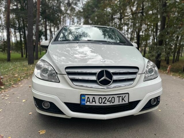 Белый Мерседес Б-класс, объемом двигателя 2 л и пробегом 254 тыс. км за 6990 $, фото 2 на Automoto.ua
