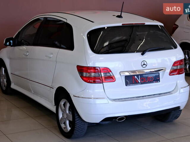 Белый Мерседес Б-класс, объемом двигателя 2 л и пробегом 170 тыс. км за 6900 $, фото 14 на Automoto.ua