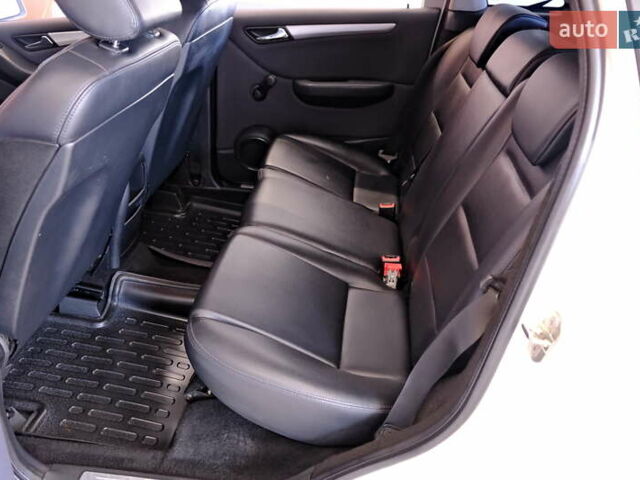 Белый Мерседес Б-класс, объемом двигателя 2 л и пробегом 170 тыс. км за 6900 $, фото 30 на Automoto.ua