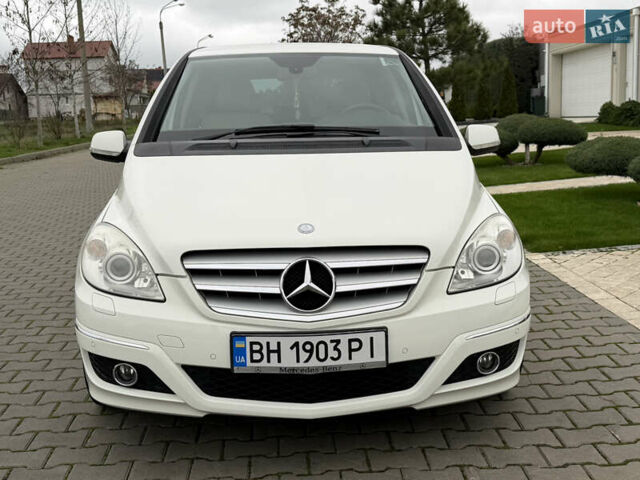 Белый Мерседес Б-класс, объемом двигателя 1.7 л и пробегом 98 тыс. км за 7500 $, фото 12 на Automoto.ua