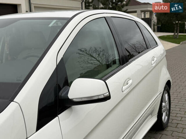 Белый Мерседес Б-класс, объемом двигателя 1.7 л и пробегом 98 тыс. км за 7500 $, фото 24 на Automoto.ua