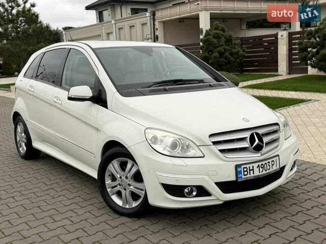 Белый Мерседес Б-класс, объемом двигателя 1.7 л и пробегом 98 тыс. км за 7500 $, фото 5 на Automoto.ua