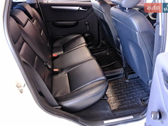 Белый Мерседес Б-класс, объемом двигателя 2 л и пробегом 170 тыс. км за 6900 $, фото 34 на Automoto.ua