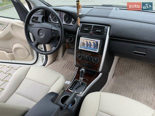 Белый Мерседес Б-класс, объемом двигателя 1.7 л и пробегом 98 тыс. км за 7500 $, фото 48 на Automoto.ua