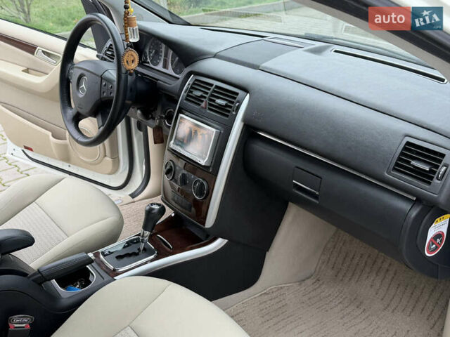 Белый Мерседес Б-класс, объемом двигателя 1.7 л и пробегом 98 тыс. км за 7500 $, фото 38 на Automoto.ua