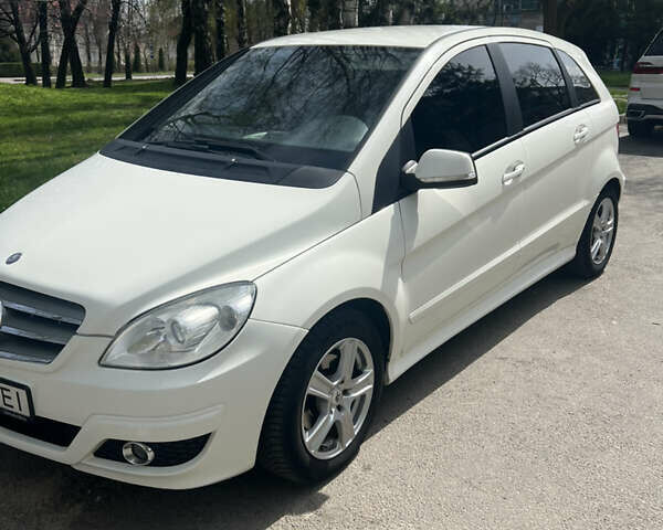Белый Мерседес Б-класс, объемом двигателя 1.99 л и пробегом 315 тыс. км за 7400 $, фото 1 на Automoto.ua