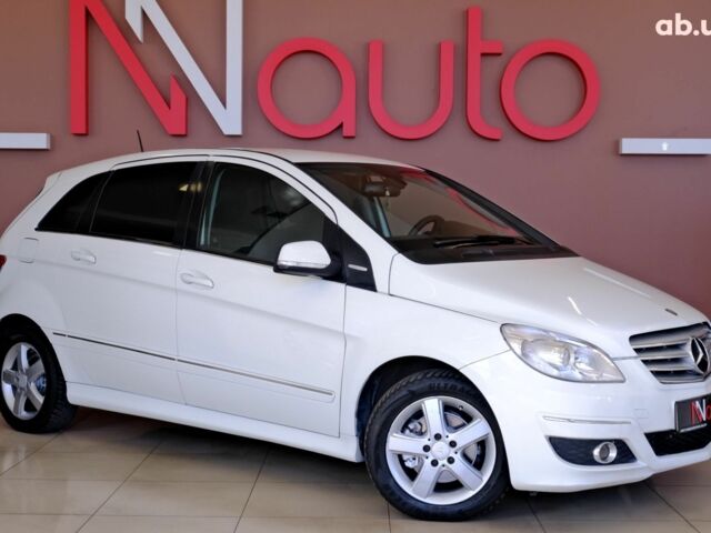 Белый Мерседес Б-класс, объемом двигателя 2 л и пробегом 170 тыс. км за 5900 $, фото 3 на Automoto.ua