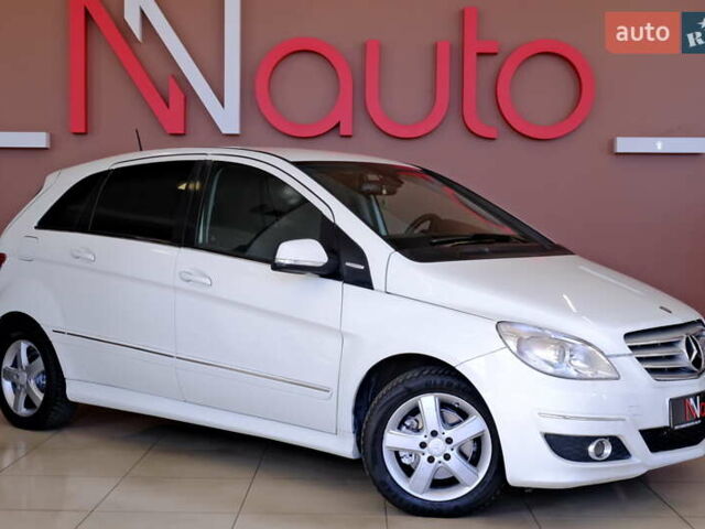 Белый Мерседес Б-класс, объемом двигателя 2 л и пробегом 170 тыс. км за 6900 $, фото 4 на Automoto.ua