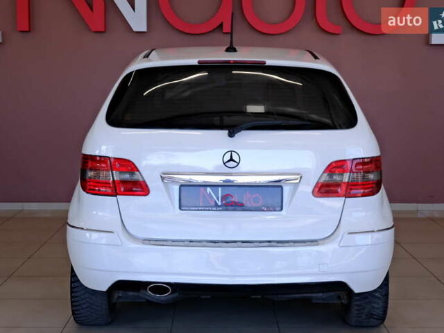 Белый Мерседес Б-класс, объемом двигателя 2 л и пробегом 170 тыс. км за 6900 $, фото 12 на Automoto.ua