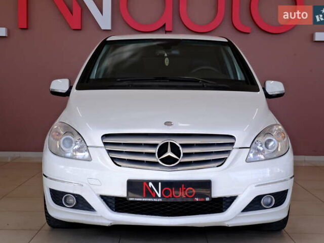 Белый Мерседес Б-класс, объемом двигателя 2 л и пробегом 170 тыс. км за 6900 $, фото 1 на Automoto.ua