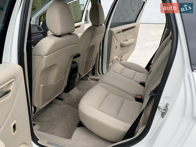 Белый Мерседес Б-класс, объемом двигателя 1.7 л и пробегом 98 тыс. км за 7500 $, фото 50 на Automoto.ua