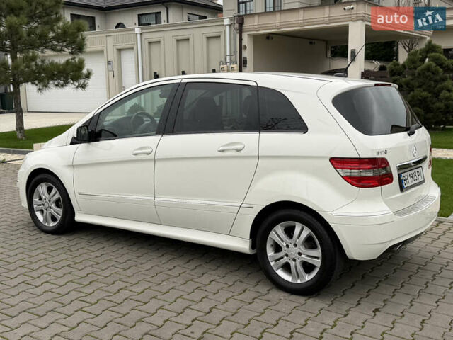 Белый Мерседес Б-класс, объемом двигателя 1.7 л и пробегом 98 тыс. км за 7500 $, фото 33 на Automoto.ua