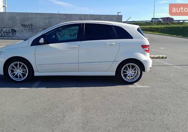 Білий Мерседес Б-клас, об'ємом двигуна 1.7 л та пробігом 139 тис. км за 7800 $, фото 15 на Automoto.ua