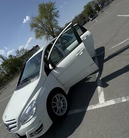 Белый Мерседес Б-класс, объемом двигателя 2.03 л и пробегом 117 тыс. км за 9500 $, фото 35 на Automoto.ua