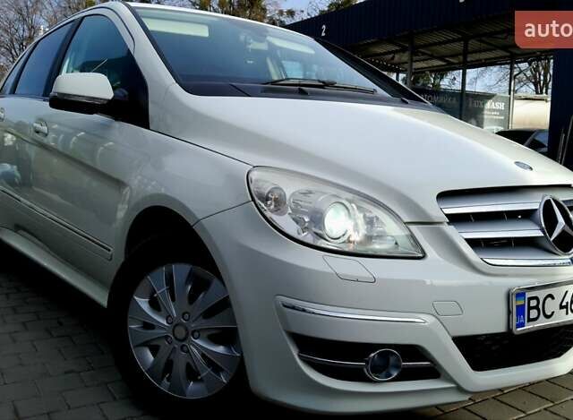 Белый Мерседес Б-класс, объемом двигателя 1.7 л и пробегом 130 тыс. км за 8700 $, фото 12 на Automoto.ua