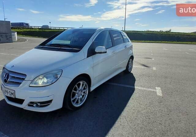 Білий Мерседес Б-клас, об'ємом двигуна 1.7 л та пробігом 139 тис. км за 7800 $, фото 6 на Automoto.ua