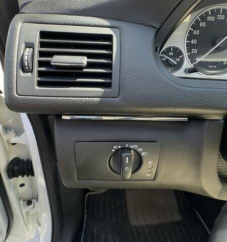 Белый Мерседес Б-класс, объемом двигателя 2.03 л и пробегом 117 тыс. км за 9500 $, фото 36 на Automoto.ua