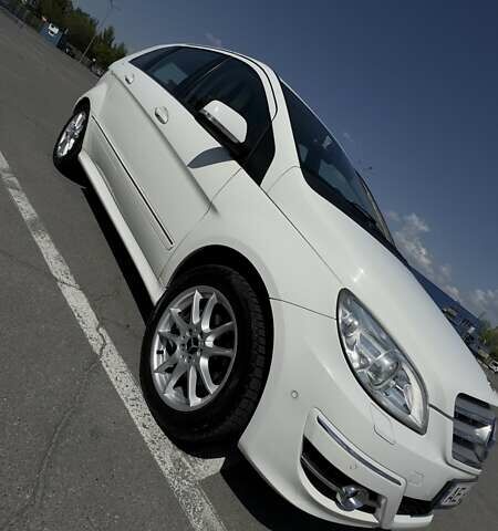 Белый Мерседес Б-класс, объемом двигателя 2.03 л и пробегом 117 тыс. км за 9500 $, фото 15 на Automoto.ua