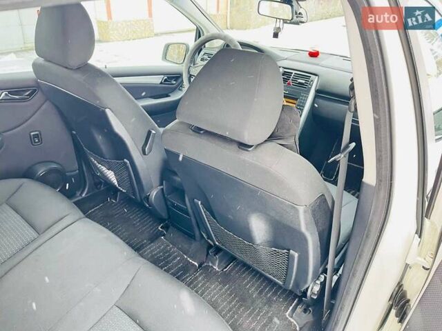 Белый Мерседес Б-класс, объемом двигателя 1.7 л и пробегом 133 тыс. км за 8000 $, фото 12 на Automoto.ua