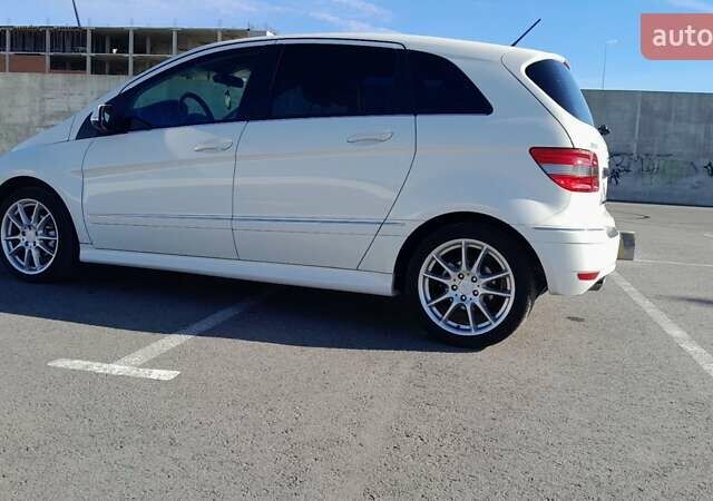 Білий Мерседес Б-клас, об'ємом двигуна 1.7 л та пробігом 139 тис. км за 7800 $, фото 16 на Automoto.ua