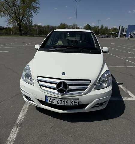 Белый Мерседес Б-класс, объемом двигателя 2.03 л и пробегом 117 тыс. км за 9500 $, фото 8 на Automoto.ua