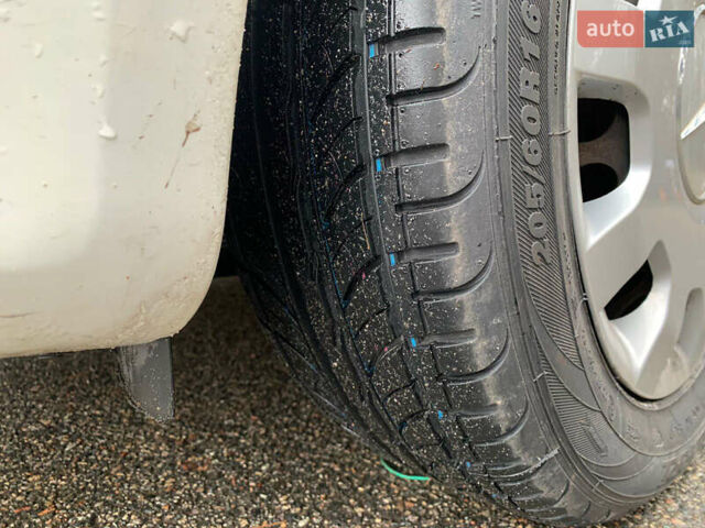 Белый Мерседес Б-класс, объемом двигателя 1.7 л и пробегом 83 тыс. км за 9100 $, фото 31 на Automoto.ua