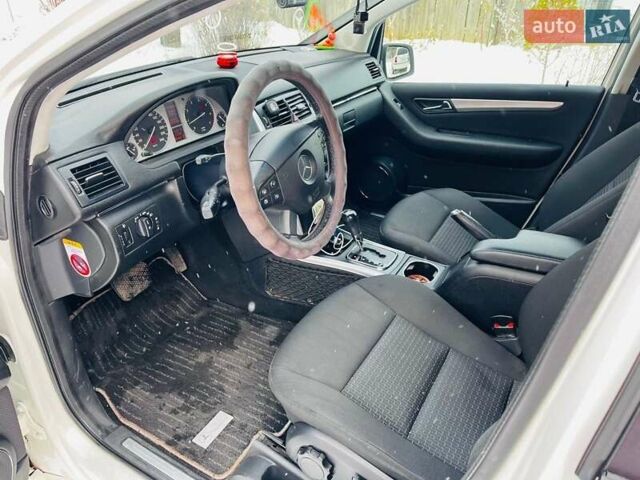 Белый Мерседес Б-класс, объемом двигателя 1.7 л и пробегом 133 тыс. км за 8000 $, фото 8 на Automoto.ua