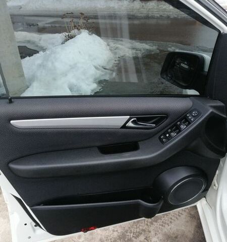 Белый Мерседес Б-класс, объемом двигателя 1.7 л и пробегом 85 тыс. км за 8500 $, фото 5 на Automoto.ua