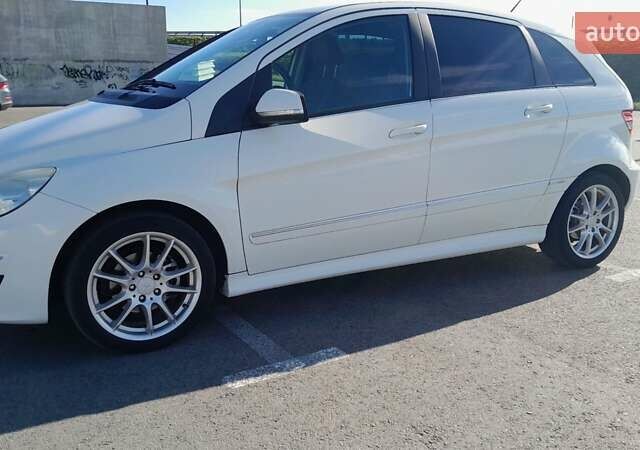 Білий Мерседес Б-клас, об'ємом двигуна 1.7 л та пробігом 139 тис. км за 7800 $, фото 14 на Automoto.ua