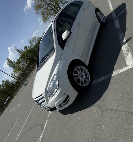 Белый Мерседес Б-класс, объемом двигателя 2.03 л и пробегом 117 тыс. км за 9500 $, фото 9 на Automoto.ua