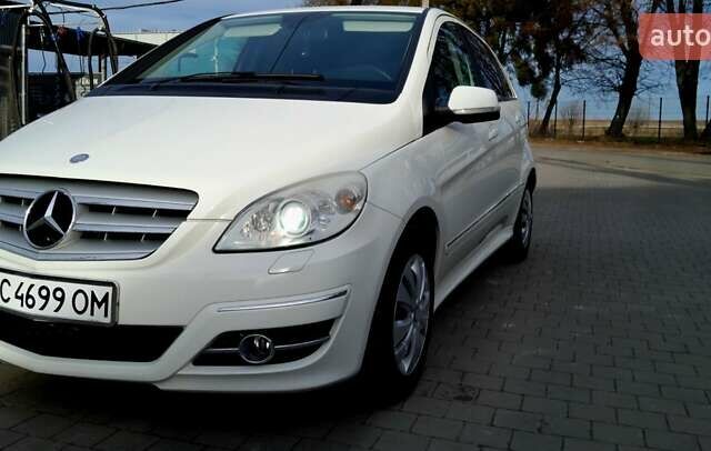 Белый Мерседес Б-класс, объемом двигателя 1.7 л и пробегом 130 тыс. км за 8700 $, фото 2 на Automoto.ua