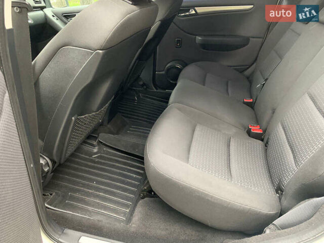 Белый Мерседес Б-класс, объемом двигателя 1.7 л и пробегом 83 тыс. км за 9100 $, фото 27 на Automoto.ua