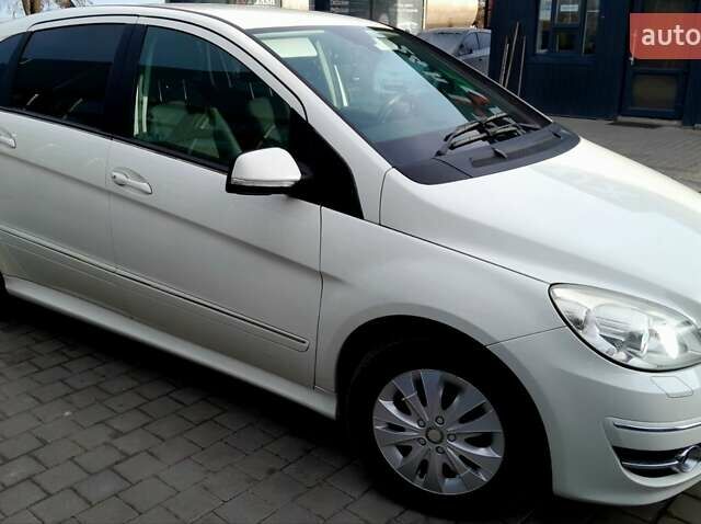 Белый Мерседес Б-класс, объемом двигателя 1.7 л и пробегом 130 тыс. км за 8700 $, фото 16 на Automoto.ua