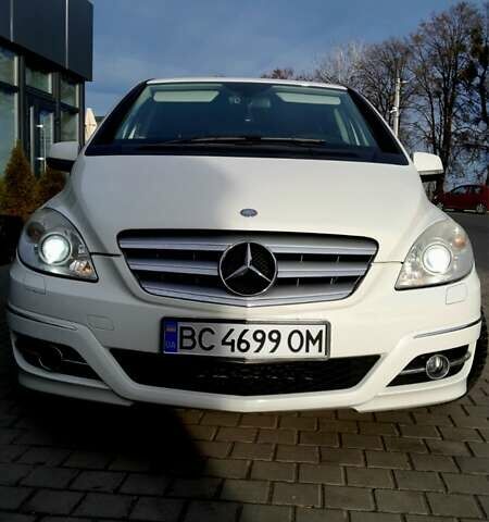 Белый Мерседес Б-класс, объемом двигателя 1.7 л и пробегом 130 тыс. км за 8700 $, фото 11 на Automoto.ua