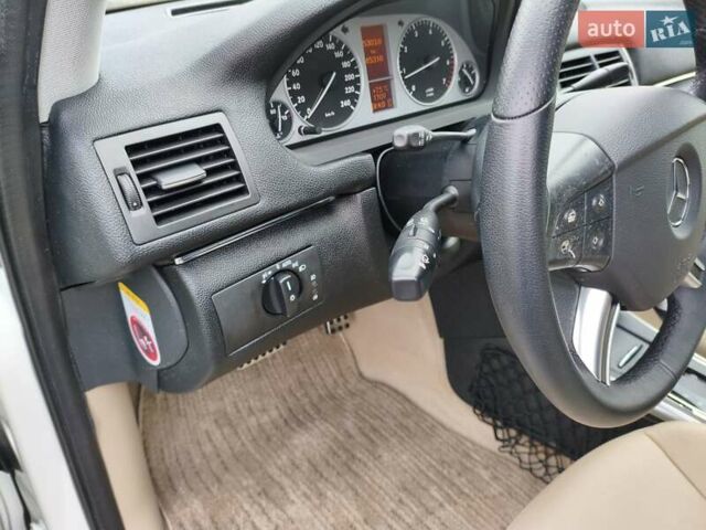 Белый Мерседес Б-класс, объемом двигателя 2 л и пробегом 85 тыс. км за 9900 $, фото 18 на Automoto.ua