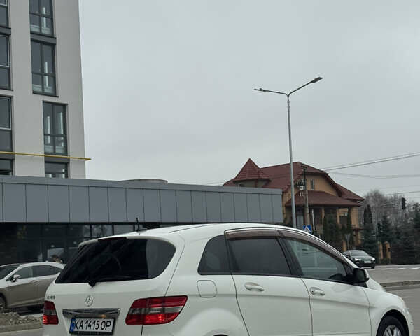 Белый Мерседес Б-класс, объемом двигателя 1.7 л и пробегом 99 тыс. км за 7700 $, фото 4 на Automoto.ua