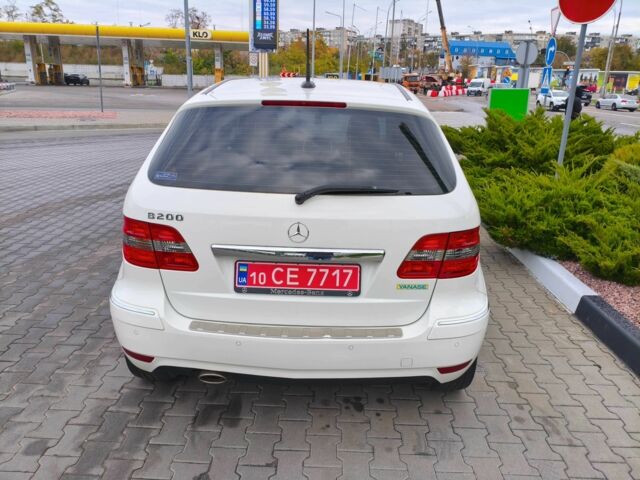 Белый Мерседес Б-класс, объемом двигателя 2 л и пробегом 85 тыс. км за 9900 $, фото 5 на Automoto.ua
