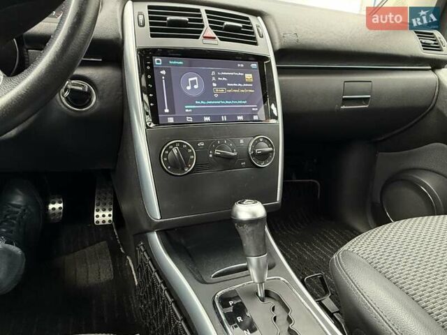 Белый Мерседес Б-класс, объемом двигателя 1.7 л и пробегом 70 тыс. км за 8400 $, фото 20 на Automoto.ua