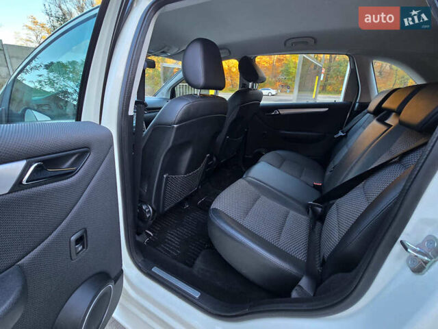 Белый Мерседес Б-класс, объемом двигателя 1.99 л и пробегом 61 тыс. км за 8400 $, фото 23 на Automoto.ua