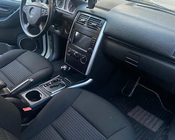 Білий Мерседес Б-клас, об'ємом двигуна 1.7 л та пробігом 160 тис. км за 8500 $, фото 8 на Automoto.ua