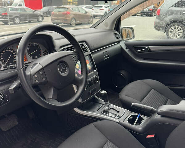 Белый Мерседес Б-класс, объемом двигателя 1.7 л и пробегом 99 тыс. км за 7700 $, фото 10 на Automoto.ua