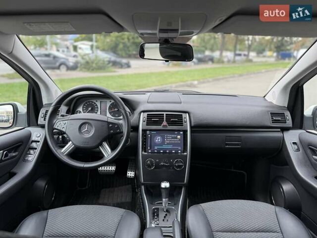 Белый Мерседес Б-класс, объемом двигателя 1.7 л и пробегом 70 тыс. км за 8400 $, фото 5 на Automoto.ua