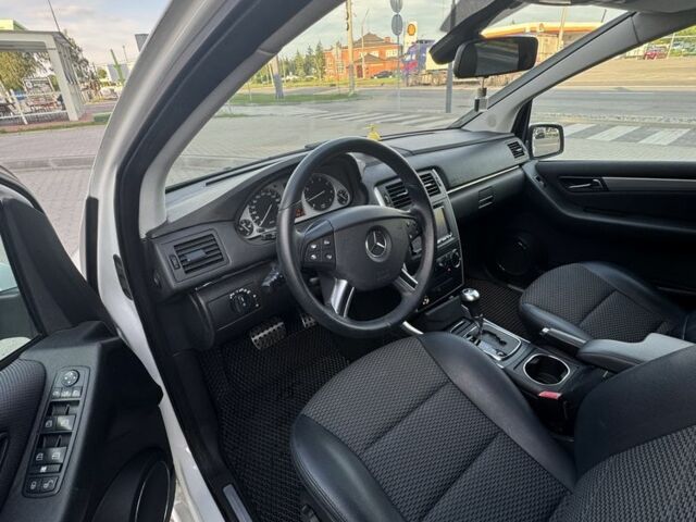 Белый Мерседес Б-класс, объемом двигателя 1.7 л и пробегом 108 тыс. км за 9800 $, фото 7 на Automoto.ua