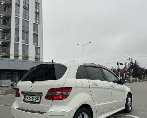Белый Мерседес Б-класс, объемом двигателя 1.7 л и пробегом 99 тыс. км за 7700 $, фото 5 на Automoto.ua