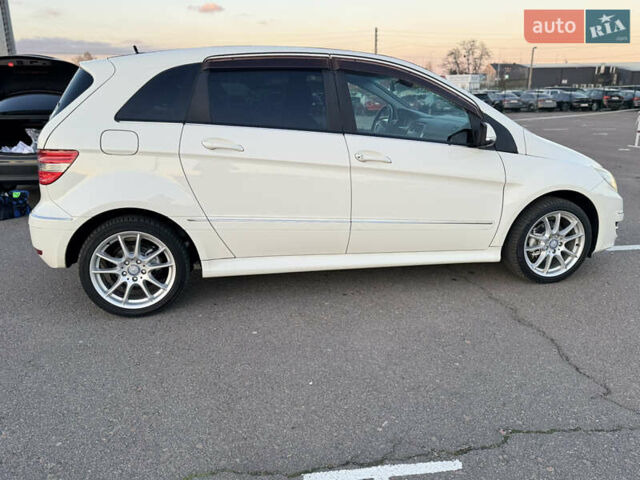 Белый Мерседес Б-класс, объемом двигателя 1.7 л и пробегом 57 тыс. км за 9100 $, фото 1 на Automoto.ua