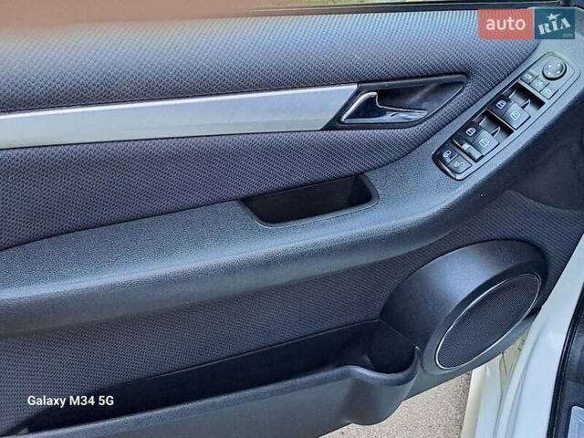 Білий Мерседес Б-клас, об'ємом двигуна 0 л та пробігом 139 тис. км за 8900 $, фото 19 на Automoto.ua