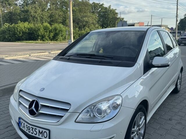 Белый Мерседес Б-класс, объемом двигателя 1.7 л и пробегом 108 тыс. км за 9800 $, фото 4 на Automoto.ua