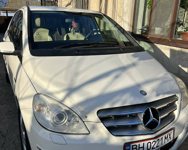 Білий Мерседес Б-клас, об'ємом двигуна 1.7 л та пробігом 115 тис. км за 8600 $, фото 2 на Automoto.ua